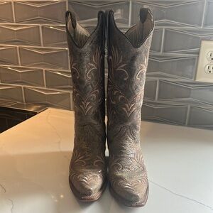Embroidered Western Cowboy Boots-